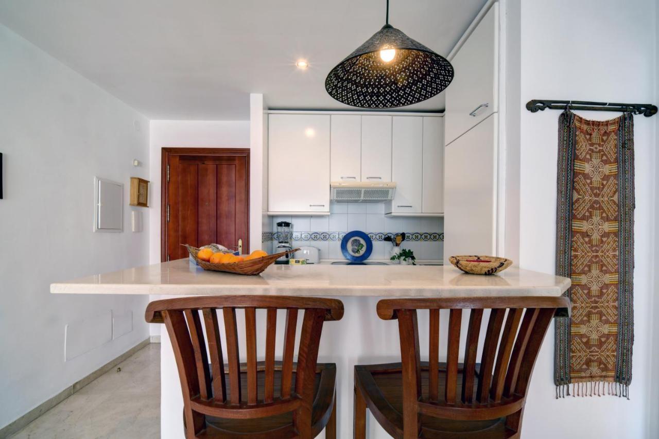 Exceptional Beachfront Complex With Pool In Costalita, Estepona Exterior foto