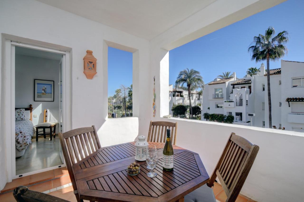 Exceptional Beachfront Complex With Pool In Costalita, Estepona Exterior foto