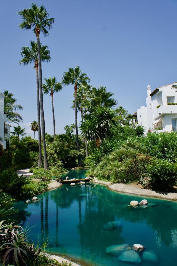 Exceptional Beachfront Complex With Pool In Costalita, Estepona Exterior foto
