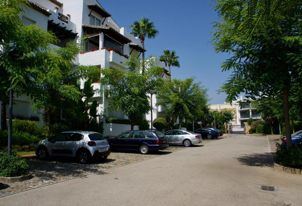 Exceptional Beachfront Complex With Pool In Costalita, Estepona Exterior foto