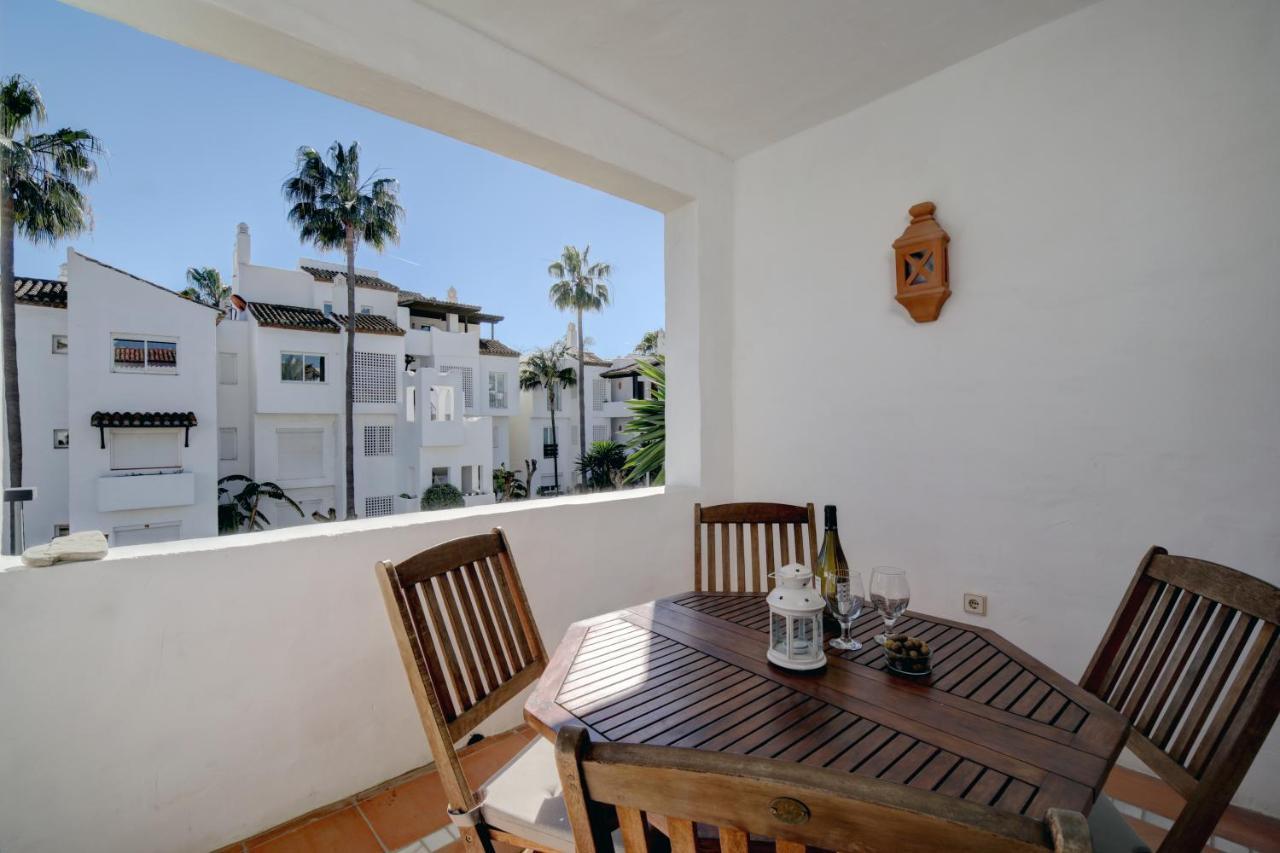 Exceptional Beachfront Complex With Pool In Costalita, Estepona Exterior foto