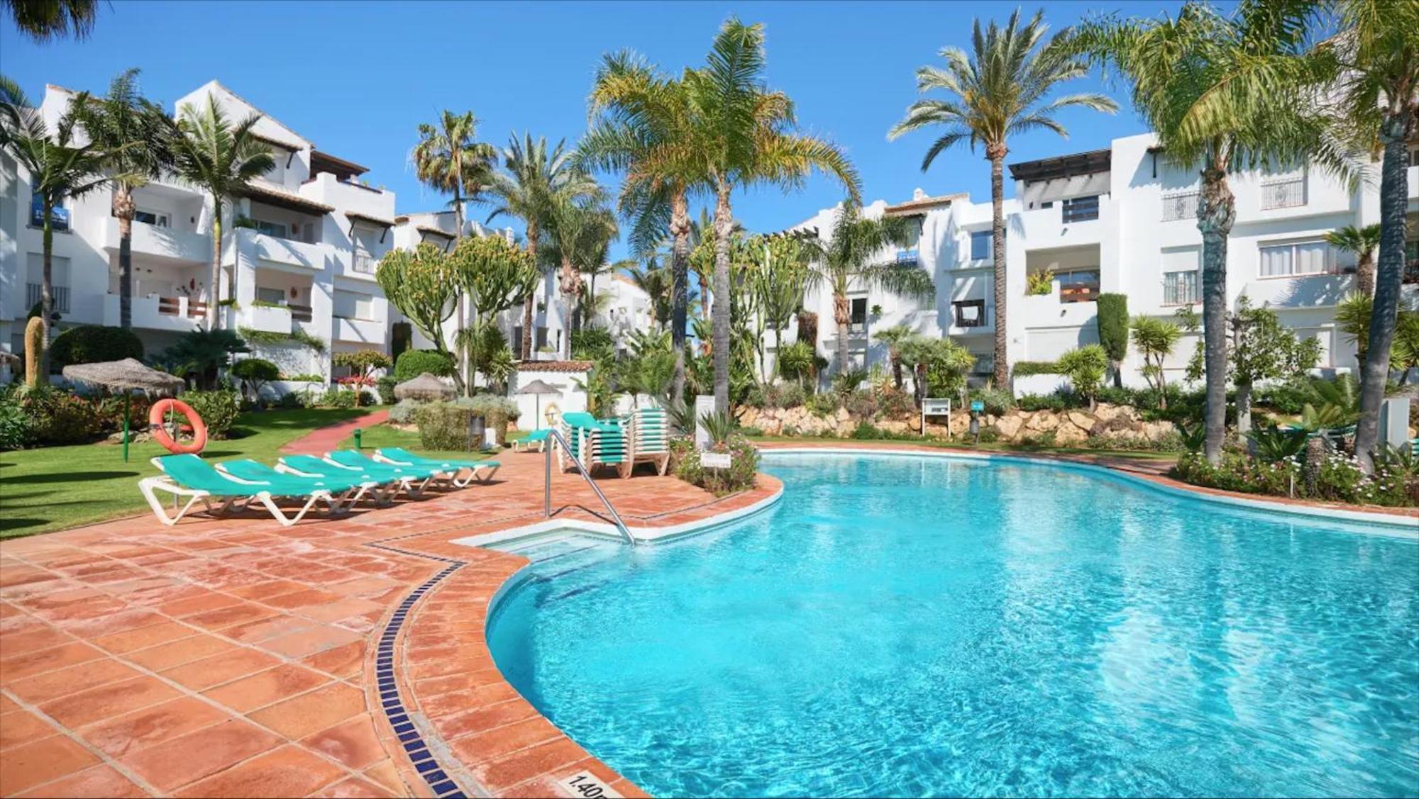 Exceptional Beachfront Complex With Pool In Costalita, Estepona Exterior foto